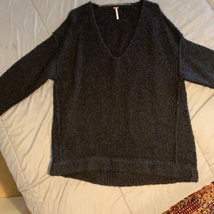 FREE PEOPLE OVERSIZED BLACK SWEATER SIZE M